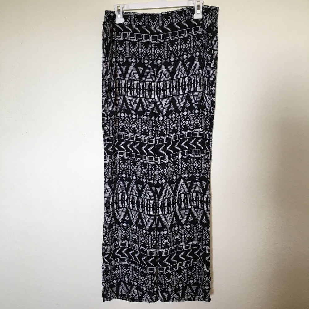 BCX Juniors' Mid-Rise Pull-On Wide-Leg Pants. Size L(Junior)
